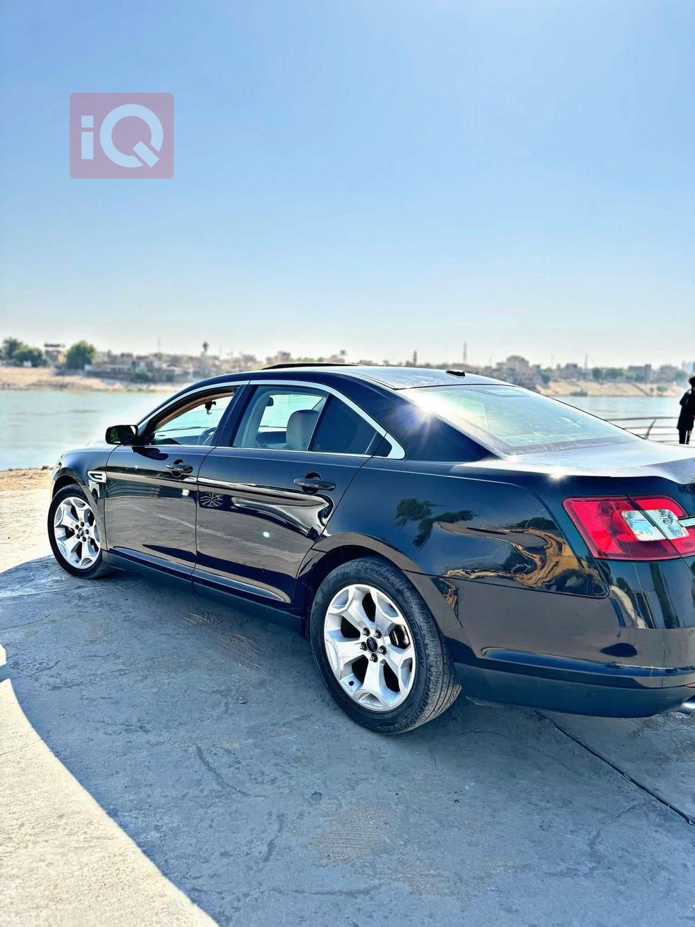 Ford Taurus